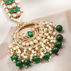 green gems in motion kundan maangtikka